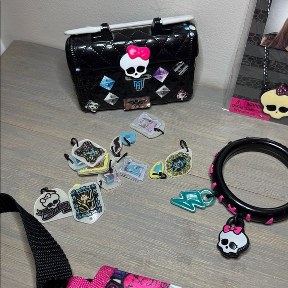 Monster High - Accessory Lot - Picture 2 of 4